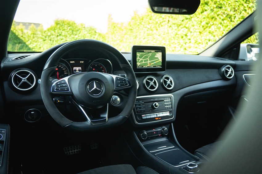 Mercedes-Benz CLA 200d SB White Art Ed.